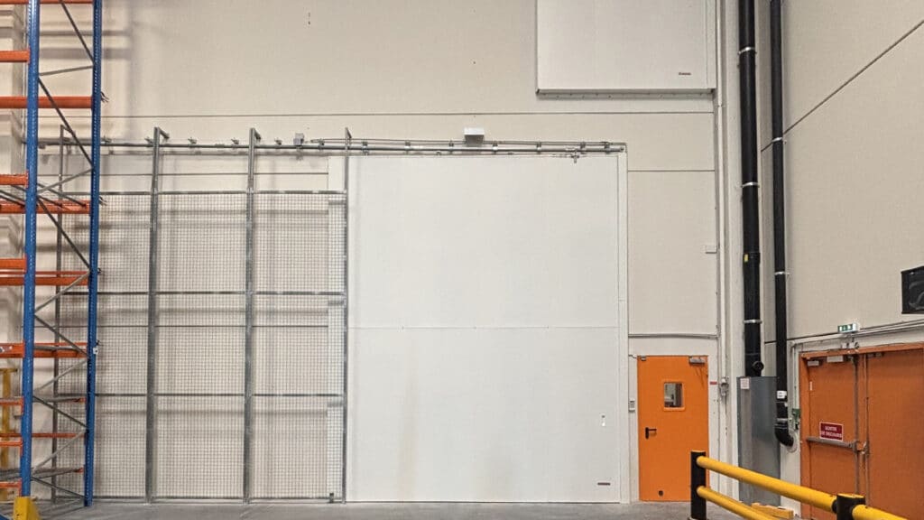 un sas anti-poussière pour la pose de portes coupe feu coulissantes terminé