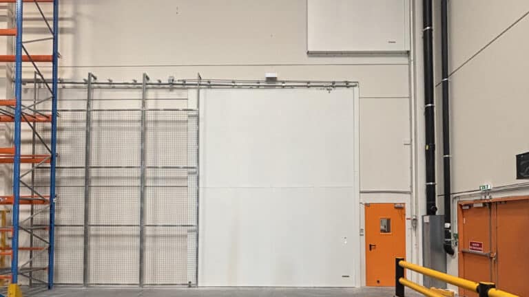 un sas anti-poussière pour la pose de portes coupe feu coulissantes terminé