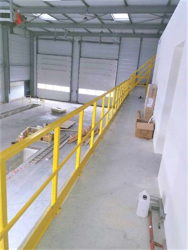 Longue barrière de protection mezzanine