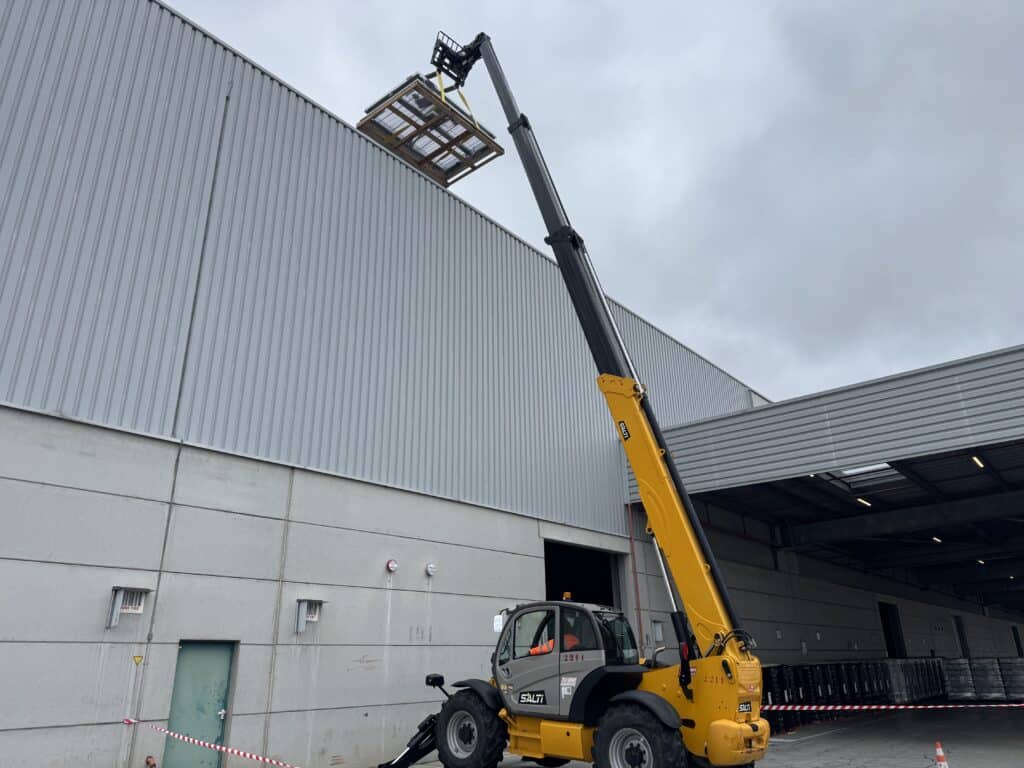 remplacement d'un exutoire de fumées système de désenfumage dans le puy de dôme par fivo services