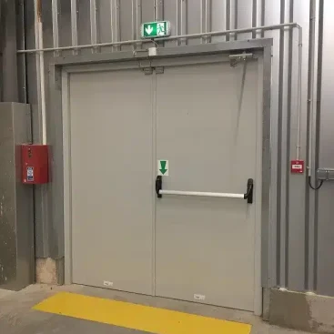 Porte issue de secours non coupe-feu par Fivo