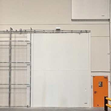 un sas anti-poussière pour la pose de portes coupe feu coulissantes terminé