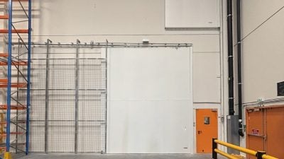 un sas anti-poussière pour la pose de portes coupe feu coulissantes terminé